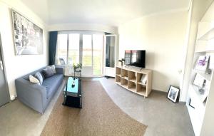 TV a/nebo společenská místnost v ubytování Grand appartement Bron centre proche Eurexpo et Groupama
