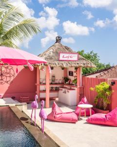 Bazén v ubytování PinkCoco Uluwatu - Constant Surprises & for Cool Adults Only nebo v jeho okolí