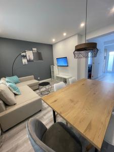 Μια τηλεόραση ή/και κέντρο ψυχαγωγίας στο Holisp Blue Apartment
