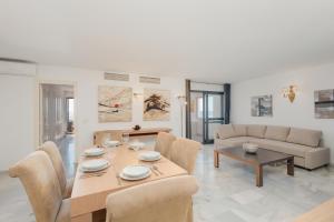 Posedenie v ubytovaní Penthouse in Puerto Banus with sea and marina views