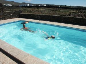 The swimming pool at or close to Casa Andrés