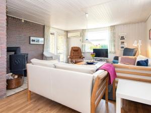 Gallery image of 8 person holiday home in Alling bro in Nørager