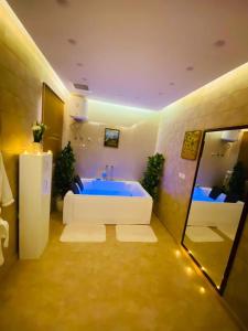 a bathroom with a large tub in a room at راحة للأجنحة الفندقية Comfort hotel suites in Hail