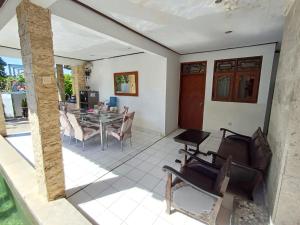 a living room with a table and chairs on a patio at Kanaan House in Nusa Dua
