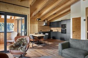 Köök või kööginurk majutusasutuses Alm-Lodges Montafon by Pferd auf Wolke