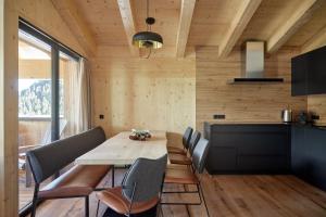 Köök või kööginurk majutusasutuses Alm-Lodges Montafon by Pferd auf Wolke