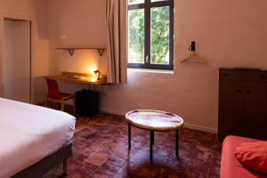 Postel nebo postele na pokoji v ubytování Hôtel La Prison