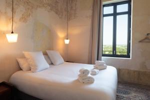Postel nebo postele na pokoji v ubytování Hôtel La Prison
