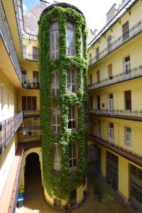 Budova, v ktorej sa apartmán nachádza + 7 fotografií