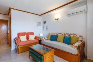 Posezení v ubytování Regina Apartment in Playa San Juan with AC and pool