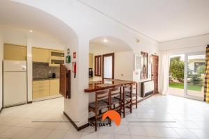 Kuchyň nebo kuchyňský kout v ubytování #015 Buganvilia by Home Holidays