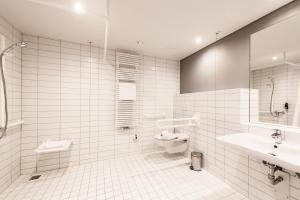 Koupelna v ubytování Premier Inn Nürnberg City Nordost + 17 fotografií