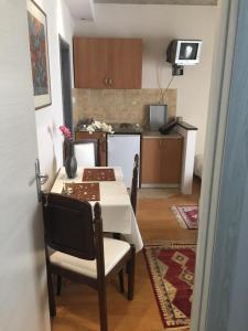 Kuchyň nebo kuchyňský kout v ubytování Apartmani Padrov