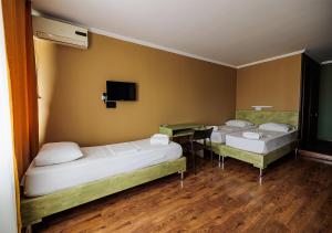Postel nebo postele na pokoji v ubytování Hotel Tbilisi Central by Mgzavrebi