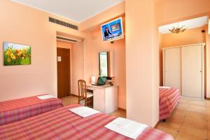 Postel nebo postele na pokoji v ubytování Hotel Le Querce