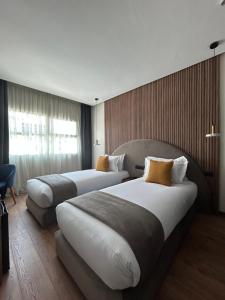 Voodi või voodid majutusasutuse Le M Hôtel toas