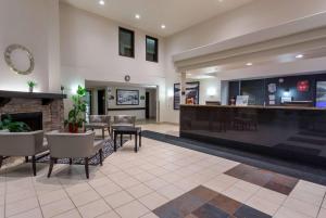 a lobby of a hospital with a waiting room at Super 8 by Wyndham Trois-Rivieres in Trois-Rivières