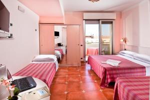 Postel nebo postele na pokoji v ubytování Hotel Le Querce