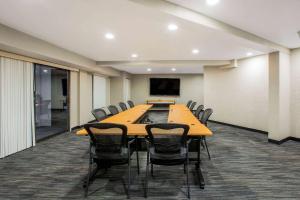 a conference room with a long table and chairs at La Quinta by Wyndham Pomona in Pomona