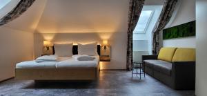 Una cama o camas en una habitación de Hotel Kongress