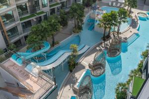 uma vista aérea de uma piscina num resort em Best Western Plus Carapace Hotel Hua Hin em Hua Hin