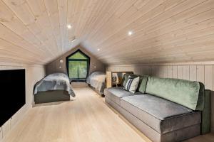 Postel nebo postele na pokoji v ubytování Beachfront Paradise Lofoten