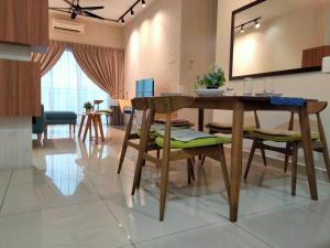 a dining room with a table and chairs at OUG Signature 3Br 6pax Old Klang Road in Kuala Lumpur