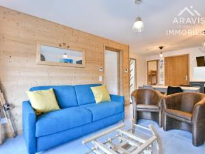 a living room with a blue couch and chairs at Appartement Le Grand-Bornand, 3 pièces, 4 personnes - FR-1-391-117 in Le Grand-Bornand