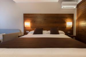 Rúm í herbergi á Hotel Màgic La Massana