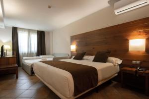 Rúm í herbergi á Hotel Màgic La Massana