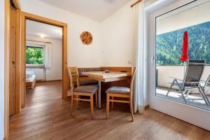 a dining room with a table and chairs and a window at Talblick Apartement 3 in Laion