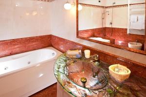 Ванная комната в Hotel Le Querce