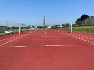 Tenis lub squash w obiekcie La Maringote lub w pobliżu