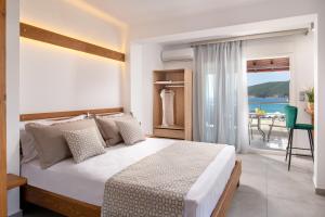 Voodi või voodid majutusasutuse Ploumisti Sea View Suite toas