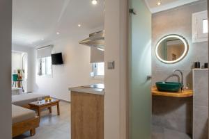 Köök või kööginurk majutusasutuses Ploumisti Sea View Suite