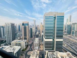Fotografie z fotogalerie ubytování Lovely 2 BR flat in Dubai Marina v Dubaji