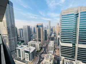 Fotografie z fotogalerie ubytování Lovely 2 BR flat in Dubai Marina v Dubaji