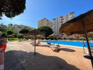 Basen w obiekcie Apartamento Agata 510 Excelente con vista al mar!!! lub w pobliżu
