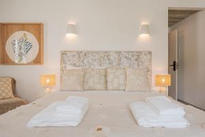 a bedroom with a large bed with two pillows on it at Villa da Comporta - Quarto Praia da Arrábida T0 in Comporta