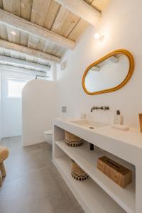 a bathroom with a sink and a mirror at Villa da Comporta - Quarto Praia da Arrábida T0 in Comporta