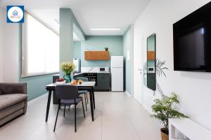 TV a/nebo společenská místnost v ubytování Design apartments in Netanya