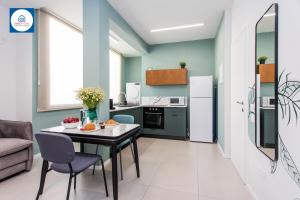 Kuchyň nebo kuchyňský kout v ubytování Design apartments in Netanya