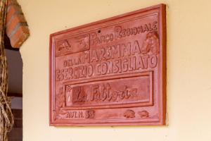 eine Wandtafel in der Unterkunft Limone - Agriturismo La Fattoria in Grosseto