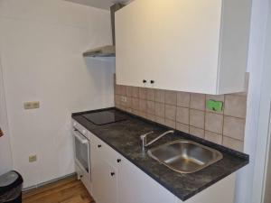 A cozinha ou cozinha compacta de Gemütliche kleine Wohnung