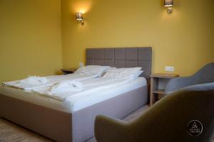 Postel nebo postele na pokoji v ubytování Nosztalgia Resort