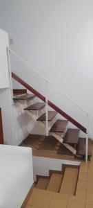 a staircase in a room with wooden risers at DEPARTAMENTO Carlos paz próximo Costanera y autopista in Villa Carlos Paz