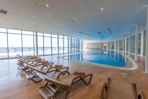 Bazén v ubytování Grand Bellagio Batumi Convention & Casino Hotel nebo v jeho okolí