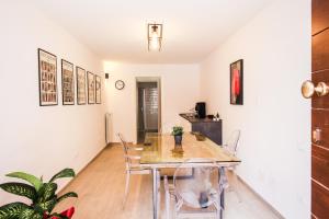 a dining room with a table and chairs at Casa Alta in LʼAquila
