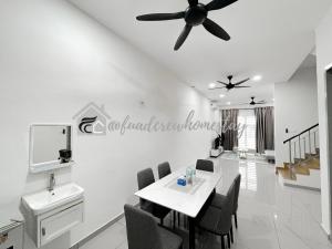TV a/nebo společenská místnost v ubytování Jitra 4-Bedroom Home 10 pax Wifi Netflix
