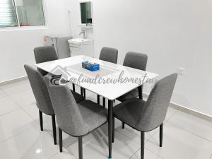 Fotografie z fotogalerie ubytování Jitra 4-Bedroom Home 10 pax Wifi Netflix v destinaci Jitra